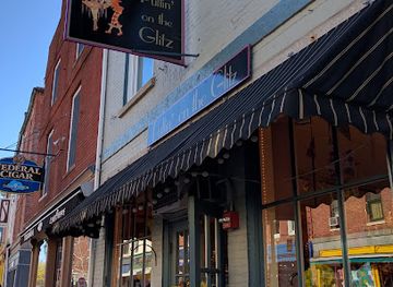 new-hampshire/seacoast-region/shop/puttin-on-the-glitz