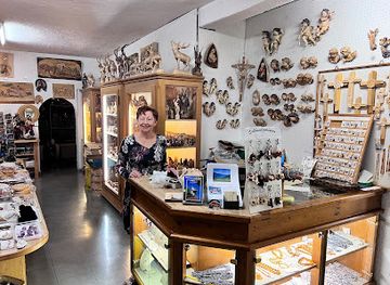 austria/zillertal-alps/shop/holzschnitzereien-und-mineralien-burgstaller