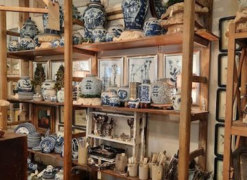 tennessee/franklin/shop/scarlett-scales-antiques