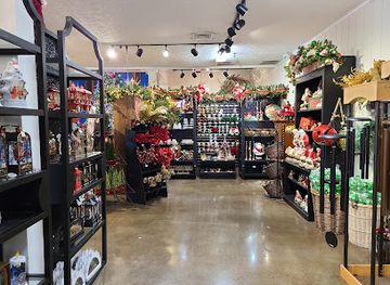 tennessee/duck-river-valley/shop/the-incredible-christmas-place