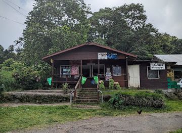 samoa/to-sua-ocean-trench/shop/lina-s-shop