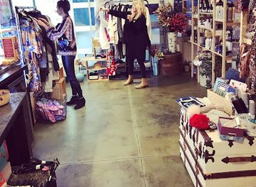 idaho/ponderosa-state-park/shop/topside-boutique-salon