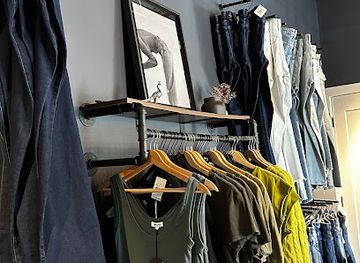 illinois/arlington-heights/shop/the-denim-bar