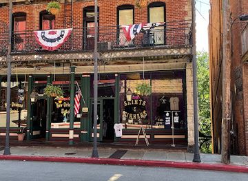 arkansas/eureka-springs/shop/saints-and-sinners