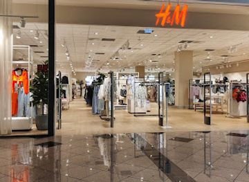 iceland/akureyri/shop/h-m