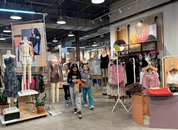 connecticut/danbury/shop/urban-outfitters