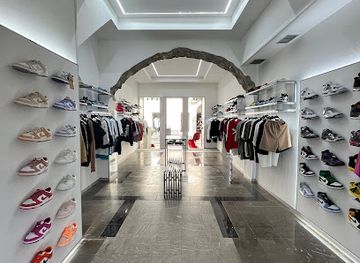 italy/trieste/shop/raf-sneakers-streetwear-trieste