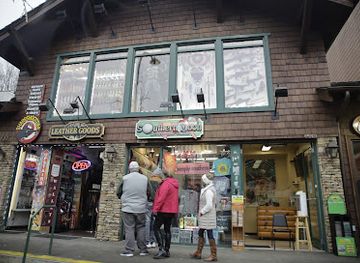 north-carolina/great-smoky-mountains/shop/southern-moon-gifts-and-clothing