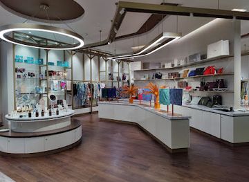 bahrain/muharraq-island/shop/souq-al-qaisariya