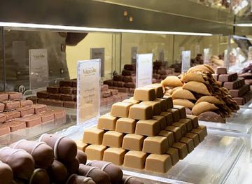 qatar/umm-salal/shop/vukamvillia-gifts