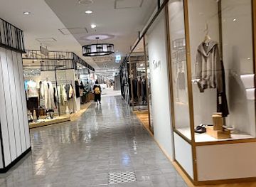 japan/fukuoka/nakasu/shop/lachic-fukuoka-tenjin