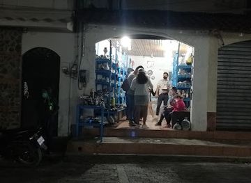 guatemala/lake-atitlan/shop/tienda-de-ceramica-stoneware-mayan-ke