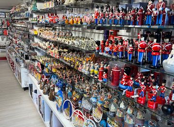 denmark/zealand/shop/the-crown-souvenir