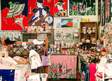 japan/tokyo/shop/japanese-souvenir-store-yoshikiri