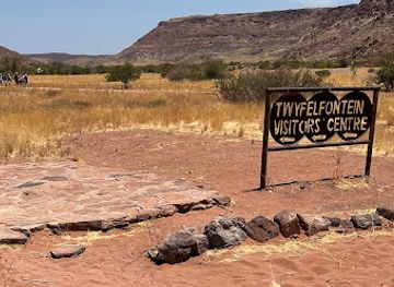 namibia/damaraland/shop/twyfelfontein-or-ui-aes