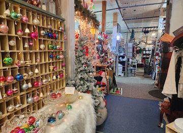 maine/penobscot-county/shop/school-house-antique-mall