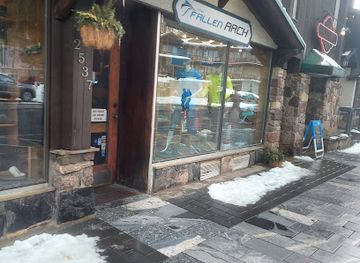 new-york/lake-placid/shop/the-fallen-arch