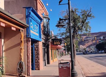 utah/arches-national-park/shop/indigo-alley