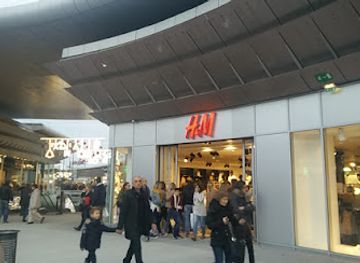 france/montpellier/port-marianne/shop/h-m