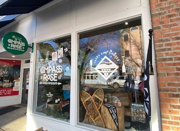 michigan/traverse-city/shop/lakes-and-grapes