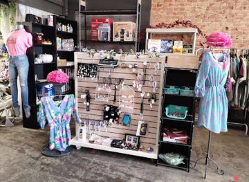 tennessee/west-tennessee/shop/conversation-pieces-flea-market
