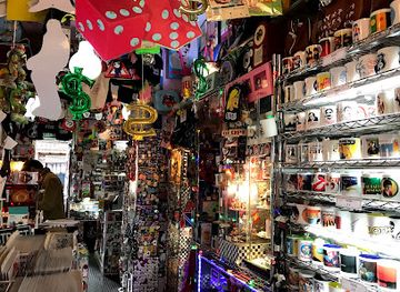 spain/madrid/malasana/shop/popland