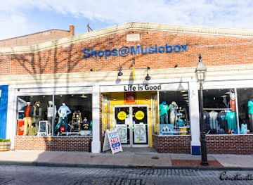 rhode-island/newport-cliff-walk/shop/life-is-good-newport