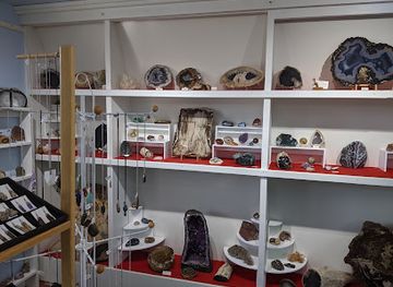 indiana/patoka-lake/shop/hinshaw-rock-n-gems