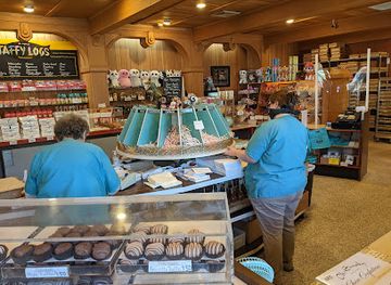 tennessee/dollywood/shop/smoky-mountain-candy-makers