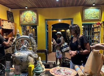 vietnam/south-central-coast/shop/tram-huong-ong-ly-hoi-an-agarwood-souvenir-vietnamese-antiques