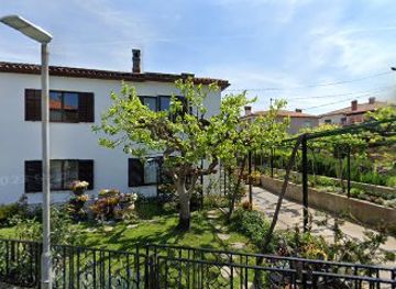 slovenia/izola/shop/trgovina-z-oblacili-samo-kapelj-s-p