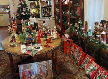 washington/everett/shop/christmas-gifts-on-broadway