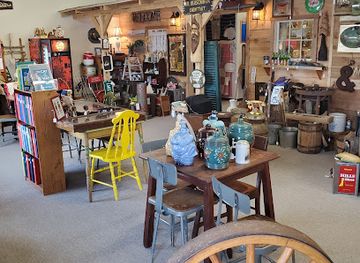 wisconsin/menominee-reservation/shop/bottle-house-antiques