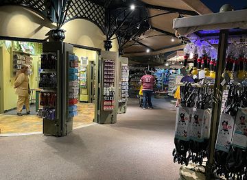 california/anaheim/downtown-disney-district/shop/disney-s-pin-traders