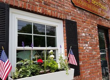 new-hampshire/southern-new-hampshire/shop/hunny-bee-haven-country-gifts-and-more