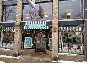 michigan/bay-city/shop/striped-canopy-consignments