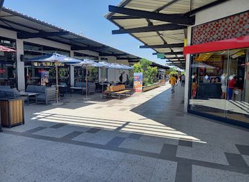 botswana/makgadikgadi-pans/shop/teemane-mall