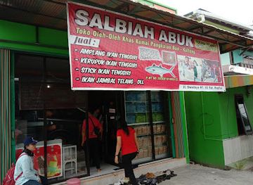 indonesia/tanjung-puting-national-park/shop/toko-oleh-oleh-salbiah-abuk