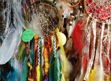 canada/ottawa/parliament-hill/shop/oxxo-silk-and-gift