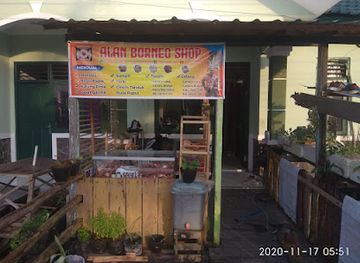 indonesia/tanjung-puting-national-park/shop/alan-borneo-shop-aksesoris-entik-kalimantan