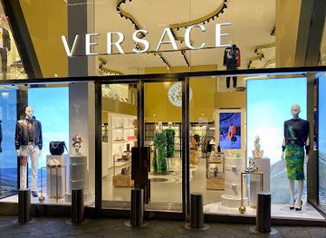 spain/barcelona/gracia/shop/versace