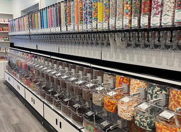 oklahoma/beavers-bend-state-park/shop/sasquatch-s-candy-den