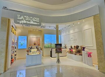 malaysia/johor-bahru/bukit-indah/shop/la-rose-gifts-in-bloom