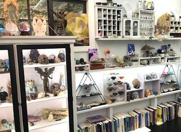 connecticut/litchfield-county/shop/between-heaven-and-hell-boutique-near-litchfield