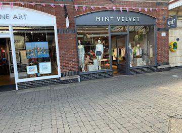 united-kingdom/windsor/shop/mint-velvet-windsor