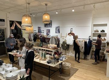 massachusetts/mohawk-trail/shop/beth-and-frances-boutique