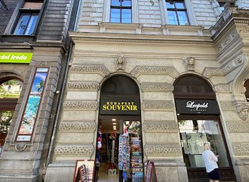 hungary/budapest/shop/budapest-souvenir