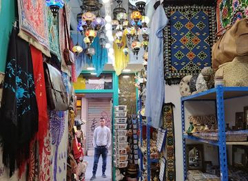 spain/andalusia/shop/souvenirs-y-artesanias-salamanca