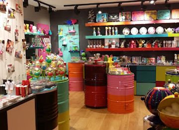 switzerland/zurich/shop/pylones