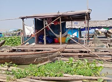 cambodia/kampong-chhnang/shop/kampong-chhnang-floating-village